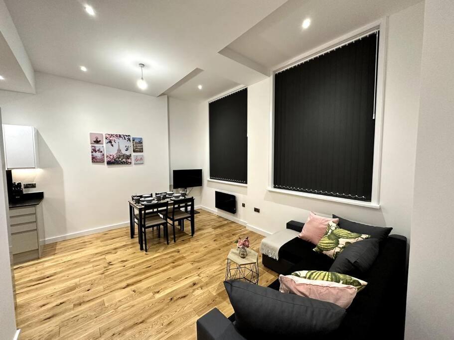 Spacious And Elegant Apartment Birmingham Exterior photo